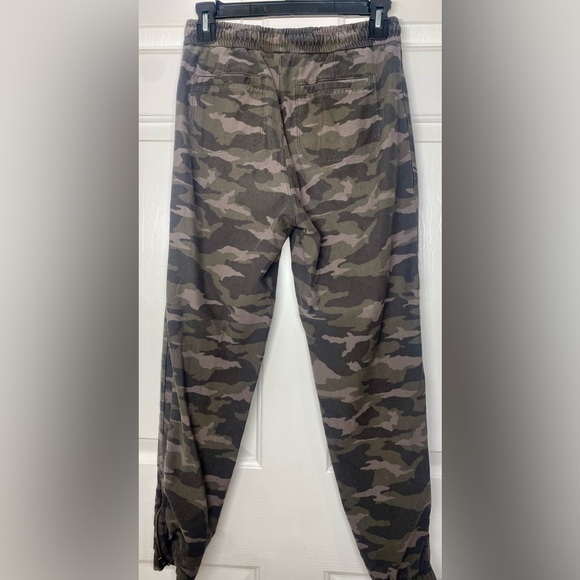Athleta Farallon Jogger Pant Women's Size 2 Zip Ankle & Pocket Camo Camouflage - Picture 3 of 5